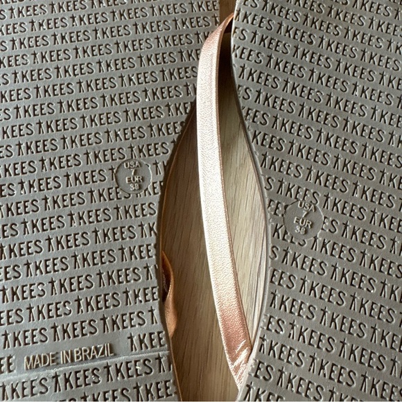 TKEES size 7 Rose Gold Flip Flops - Picture 6 of 6